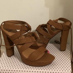 NWOT Lace up heels